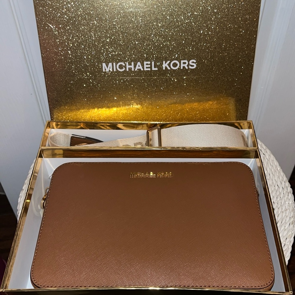 BRAND NEW , never used Michael kors bag